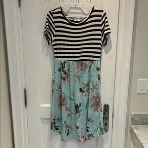 Egy Striped and Floral Midi Dress⭐️